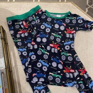 Little Sleepies monster truck PJ set
size 7/8 little kid
Short sleeve/pants